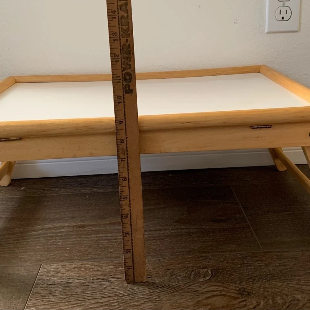 Foldable serving tray